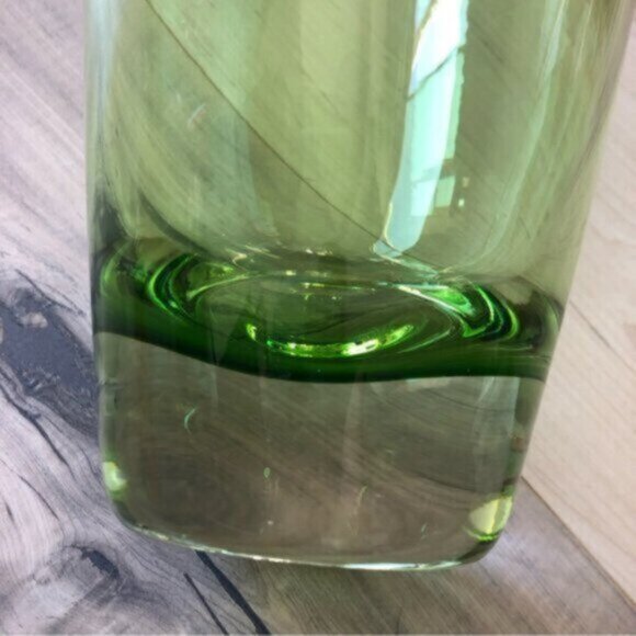 Vintage Green glass vase - Picture 2 of 9